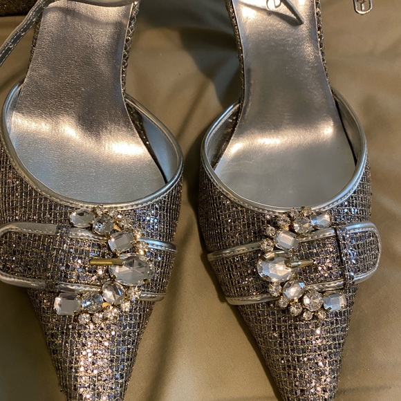 J Renee’ dress shoes 9.5 M and matching evening bag. Worn once. - Picture 8 of 11